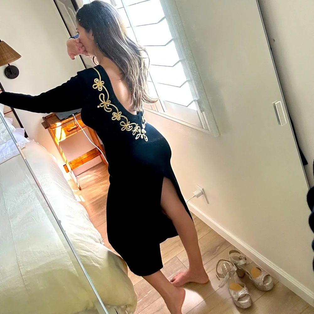 Beautiful vintage, black wool knee length dress with gold designer pearls . - Picture 4 of 5